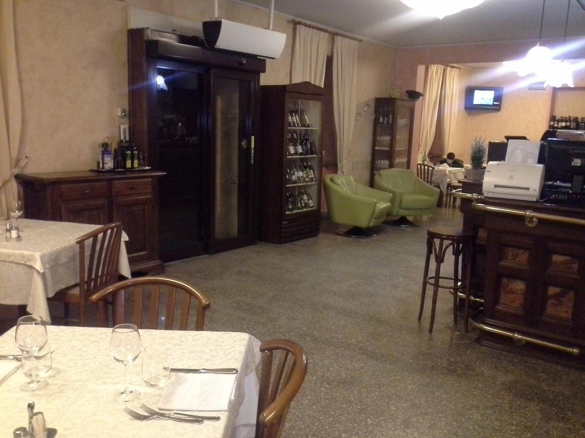 Hotel Ticino Ristorante Chierico Carbonara al Ticino エクステリア 写真
